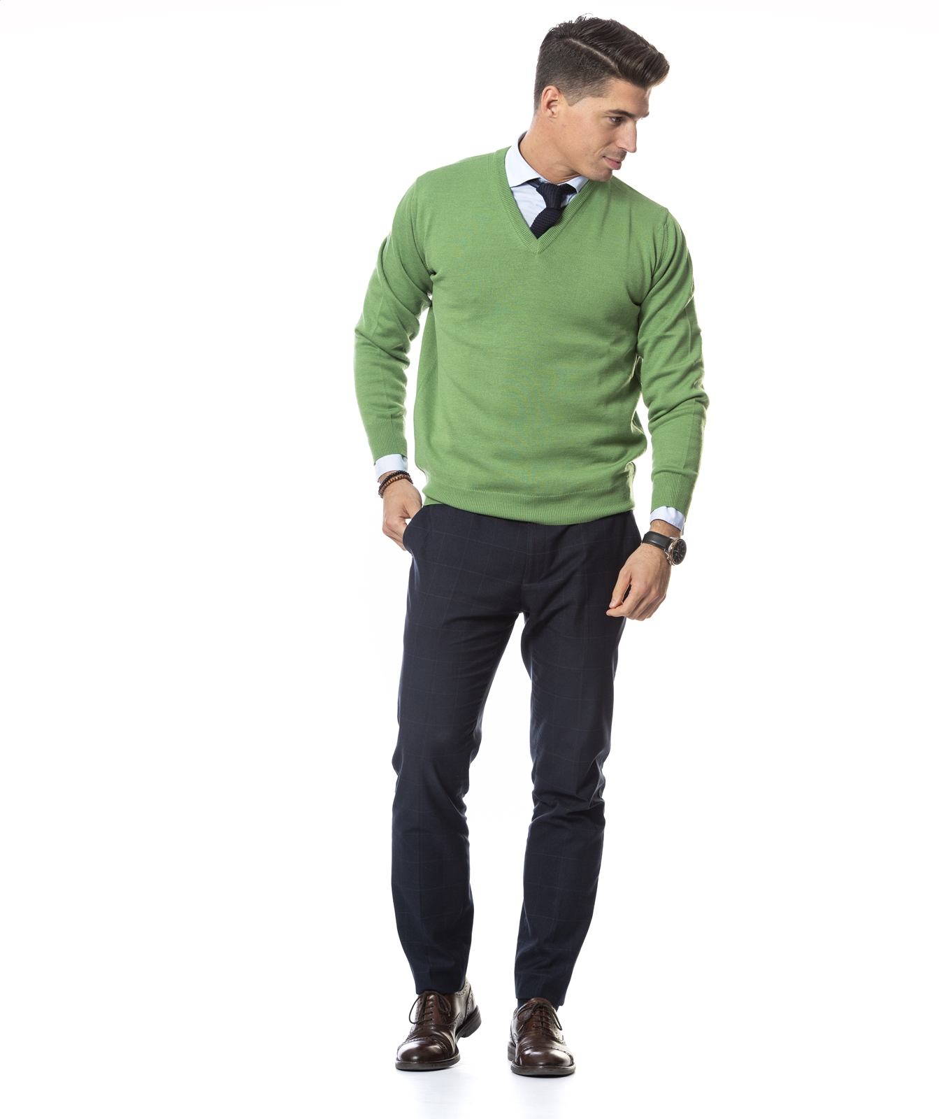 Jersey liso cuello pico color verde hierba